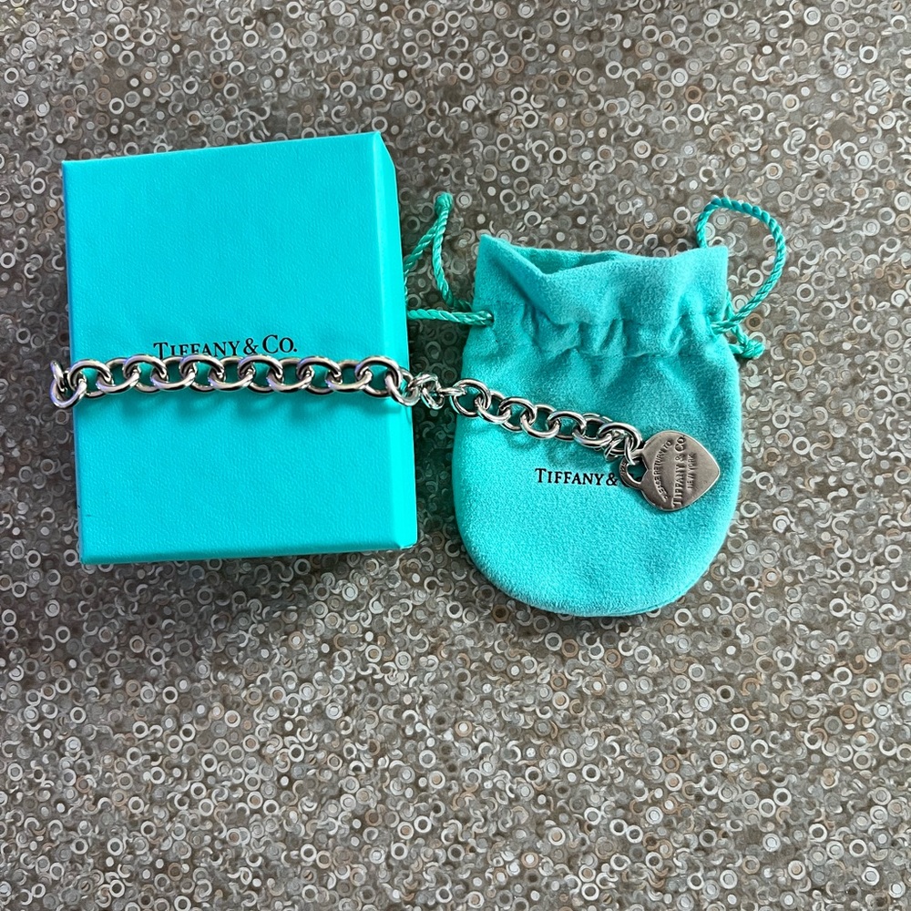 Return to Tiffany®
Heart Tag Charm Bracelet